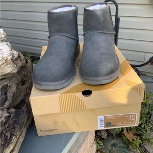 Koolaburra Mini II by Ugg Sz 10 Stone Grey. Worn once